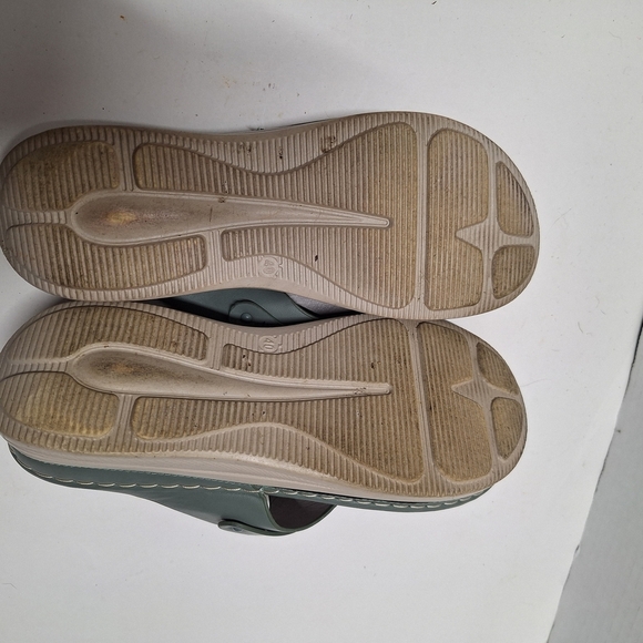 SIKETU Women's Stylish Green Sandals - Picture 7 of 7